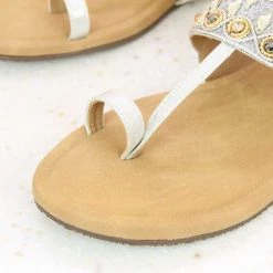 Inc.5 EMBROIDED FLAT THONG - SILVER