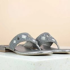 Inc.5 EMBROIDED FLAT THONG-GUN METAL