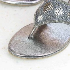 Inc.5 EMBROIDED FLAT THONG-GUN METAL