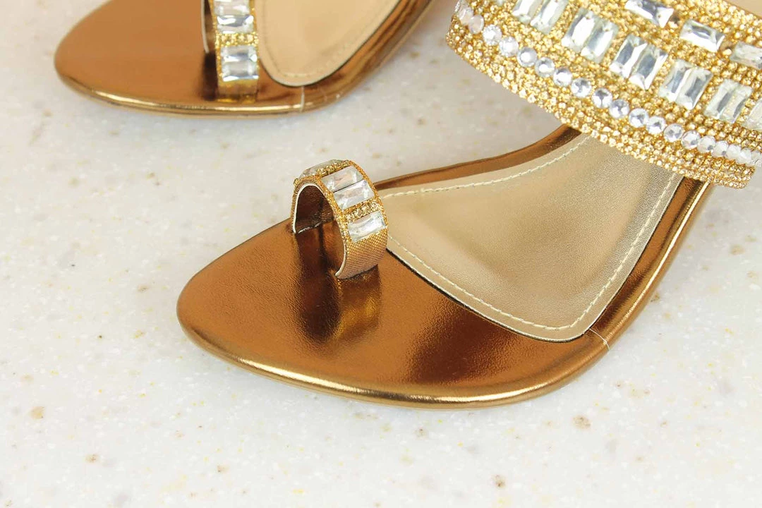 Inc.5 BLOCK HEEL DIAMOND TOE POST 4 Inc.5 BLOCK HEEL DIAMOND TOE POST