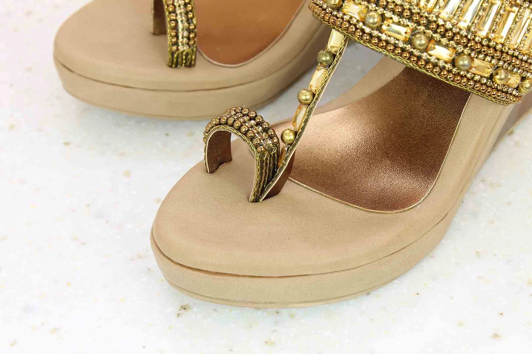Inc.5 EMBROIDED VEDGE HEEL KOLHAPURI - ANTIQUE GOLD 4 Inc.5 EMBROIDED VEDGE HEEL KOLHAPURI - ANTIQUE GOLD