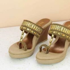 Inc.5 EMBROIDED VEDGE HEEL KOLHAPURI - ANTIQUE GOLD 9 Inc.5 EMBROIDED VEDGE HEEL KOLHAPURI - ANTIQUE GOLD