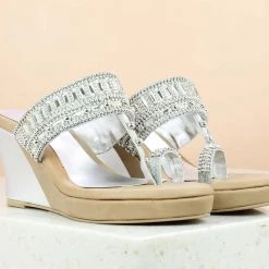 Inc.5 SALE EMBROIDED VEDGE HEEL KOLHAPURI - SILVER