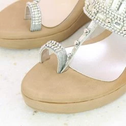 Inc.5 SALE EMBROIDED VEDGE HEEL KOLHAPURI - SILVER