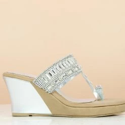 Inc.5 SALE EMBROIDED VEDGE HEEL KOLHAPURI - SILVER