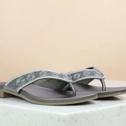 Inc.5 SALE FLAT EMBROIDED THONG - GUN METAL