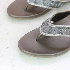 Inc.5 SALE FLAT EMBROIDED THONG - GUN METAL