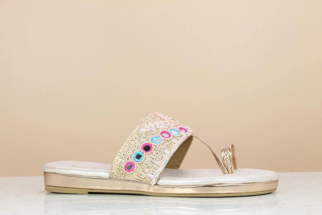 Inc.5 SALE FLAT EMBROIDED THONG - ROSE GOLD 5 Inc.5 SALE FLAT EMBROIDED THONG - ROSE GOLD