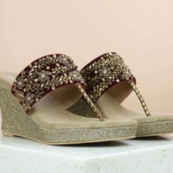 Inc.5 EMBROIDED PLATFORM THONG - ANTIQUE GOLD