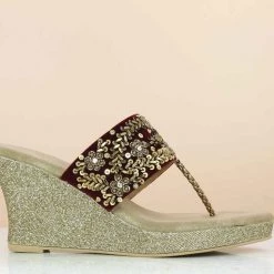 Inc.5 EMBROIDED PLATFORM THONG - ANTIQUE GOLD