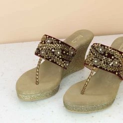 Inc.5 EMBROIDED PLATFORM THONG - ANTIQUE GOLD