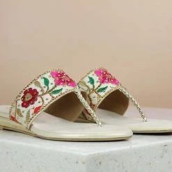 Inc.5 SALE FLAT EMBROIDED THONG - GOLD