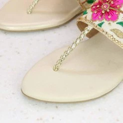 Inc.5 SALE FLAT EMBROIDED THONG - GOLD