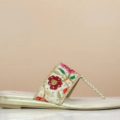 Inc.5 SALE FLAT EMBROIDED THONG - GOLD