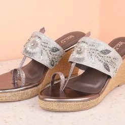 Inc.5 VEDGE HEEL EMBROIDED TOE POST Embroidery