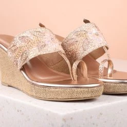 Inc.5 Ethnic VEDGE HEEL EMBROIDED TOE POST