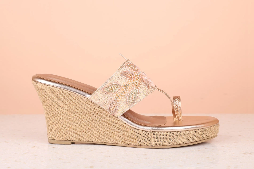 Inc.5 Ethnic VEDGE HEEL EMBROIDED TOE POST 5 Inc.5 Ethnic VEDGE HEEL EMBROIDED TOE POST