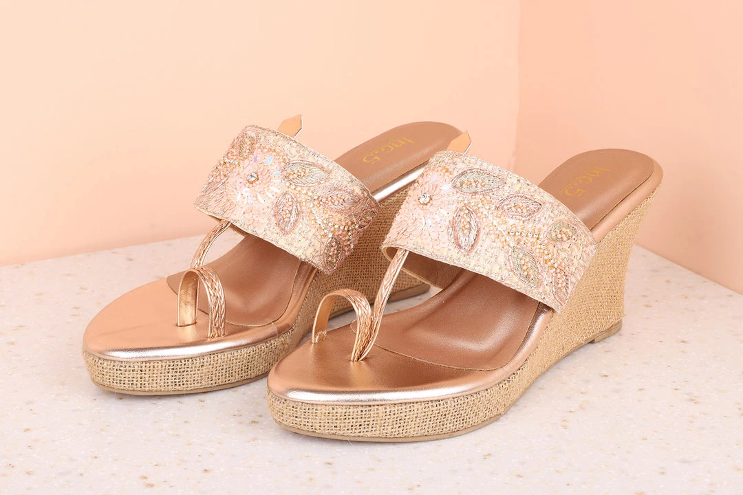 Inc.5 Ethnic VEDGE HEEL EMBROIDED TOE POST 6 Inc.5 Ethnic VEDGE HEEL EMBROIDED TOE POST