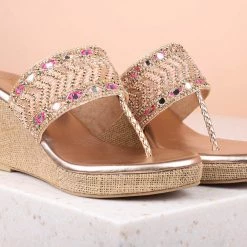 Inc.5 VEDGE HEEL EMBROIDED TOE POST