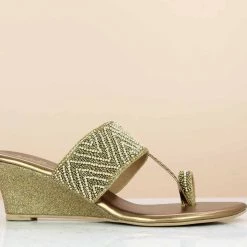 Inc.5 SALE EMBROIDED VEDGE HEEL THONG - ANTIQUE GOLD