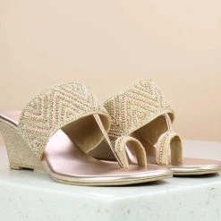 Inc.5 SALE EMBROIDED VEDGE HEEL THONG - ROSE GOLD