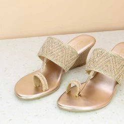 Inc.5 SALE EMBROIDED VEDGE HEEL THONG - ROSE GOLD