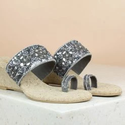 Inc.5 EMBROIDED VEDGE HEELS TOE POST SALE