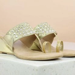 Inc.5 SALE EMBROIDED VEDGE HEEL TOE POST