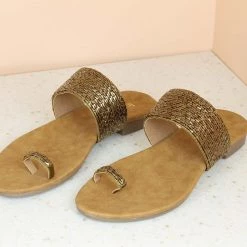 Inc.5 EMBROIDED TOE POST FLAT Embroidery