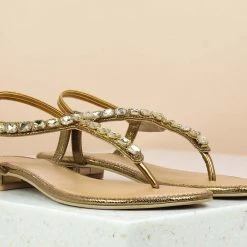 Inc.5 EMBROIDED FLAT SANDAL Embroidery