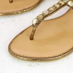 Inc.5 EMBROIDED FLAT SANDAL Embroidery