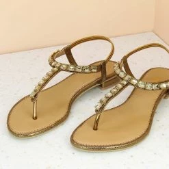 Inc.5 EMBROIDED FLAT SANDAL Embroidery