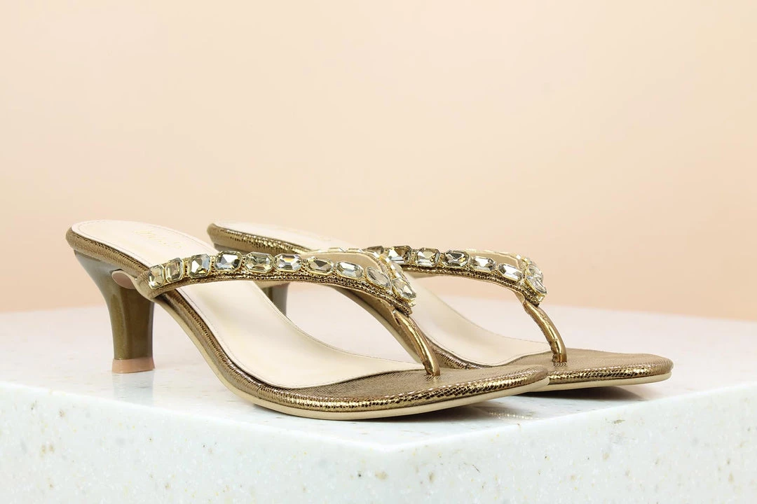 Inc.5 SMALL HEEL DIAMOND THONG 3 Inc.5 SMALL HEEL DIAMOND THONG