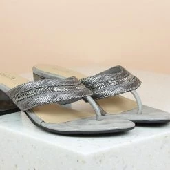 Inc.5 BLOCK HEEL DIAMOND THONG