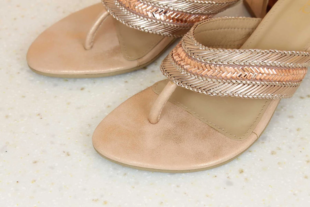 Inc.5 BLOCK HEEL DIAMOND THONG 4 Inc.5 BLOCK HEEL DIAMOND THONG