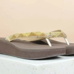 Inc.5 EMBROIDED RUBBER PLATFORM THONG