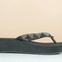 Inc.5 EMBROIDED RUBBER PLATFORM THONG