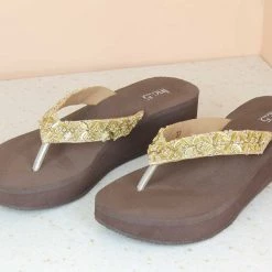 Inc.5 EMBROIDED RUBBER PLATFORM THONG