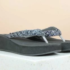 Inc.5 SALE EMBROIDED RUBBER PLATFORM THONG