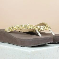 Inc.5 EMBROIDED RUBBER PLATFORM THONG