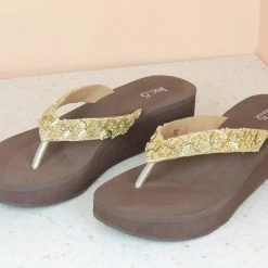 Inc.5 EMBROIDED RUBBER PLATFORM THONG