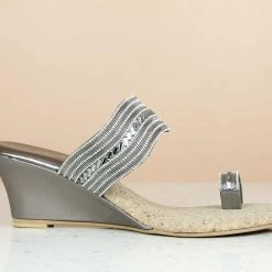 Inc.5 SALE EMBROIDED VEDGE HEEL TOE POST