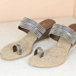 Inc.5 SALE EMBROIDED VEDGE HEEL TOE POST