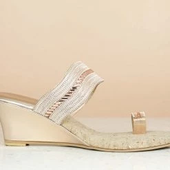 Inc.5 SALE EMBROIDED VEDGE HEEL TOE POST