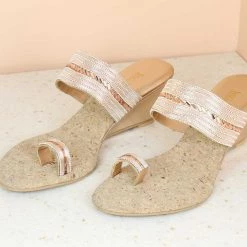 Inc.5 SALE EMBROIDED VEDGE HEEL TOE POST