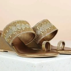 Inc.5 SALE EMBROIDED VEDGE HEEL TOE POST