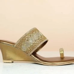 Inc.5 SALE EMBROIDED VEDGE HEEL TOE POST