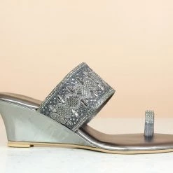 Inc.5 EMBROIDED VEDGE HEEL TOE POST SALE