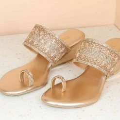 Inc.5 Embroidery EMBROIDED VEDGE HEEL TOE POST