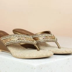 Inc.5 VEDGE HEEL EMBROIDED THONG SALE